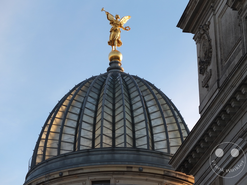 Deutschland - Dresden - Kunstakademie - Zitronenpresse