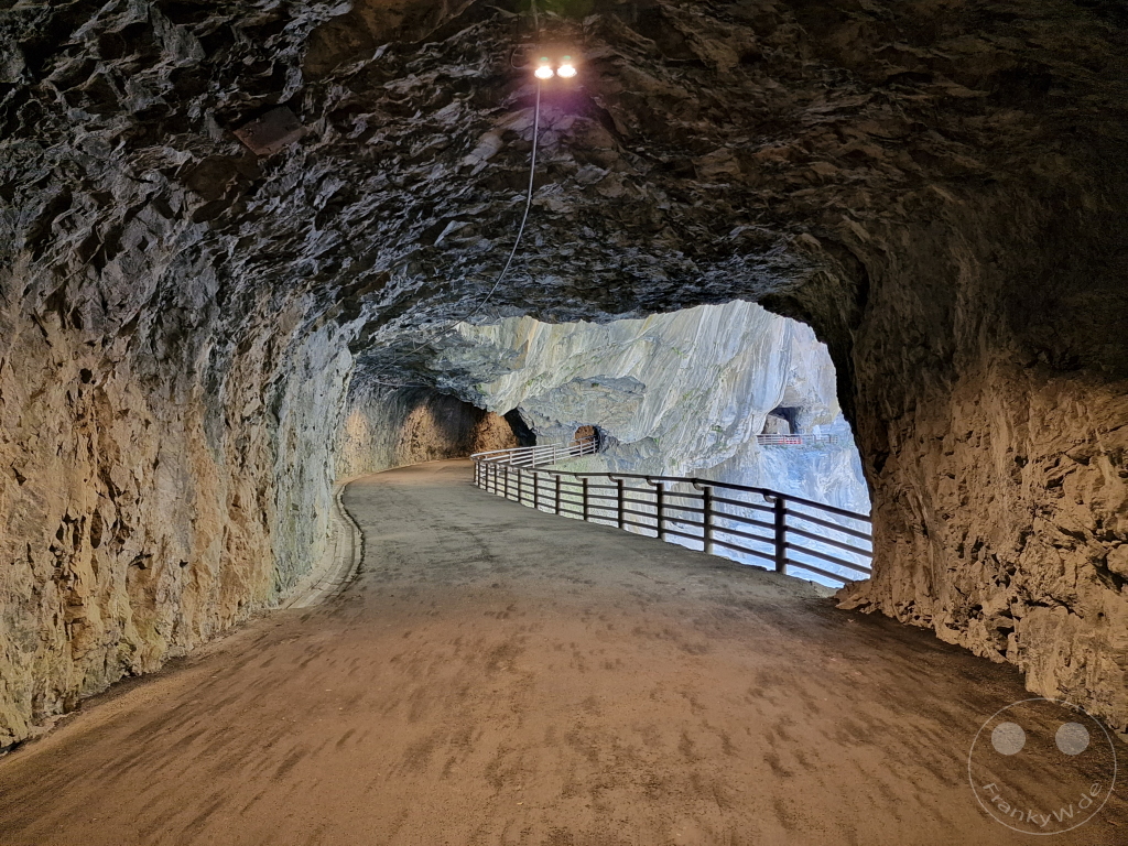 Taiwan - Taroko National Park - Tunnel of Nine Turns