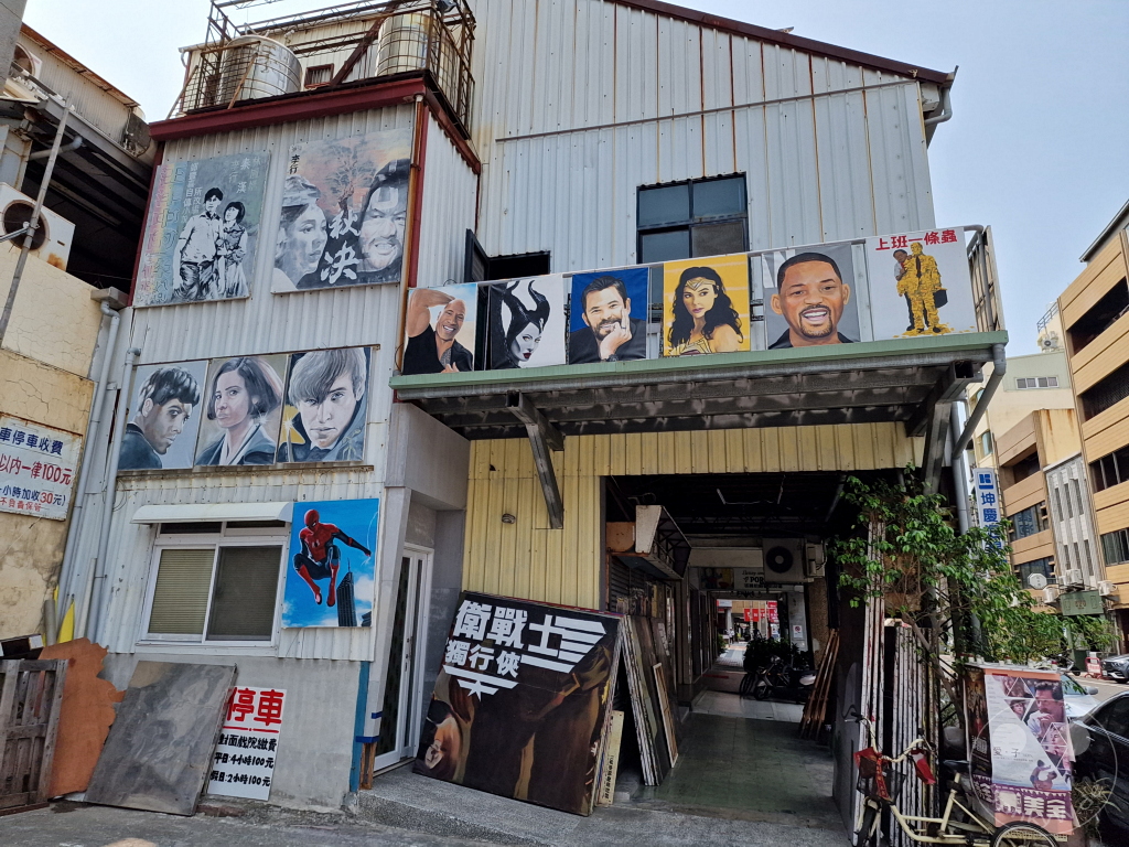 Taiwan - Tainan - Chin Men Theater - handgemalte Kinoplakate