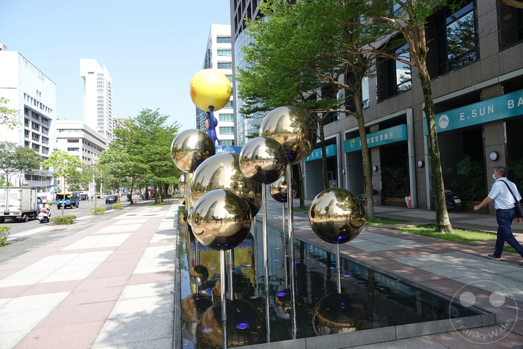 Taiwan - Taipeh - Taipei 101 - When the Moon forgot