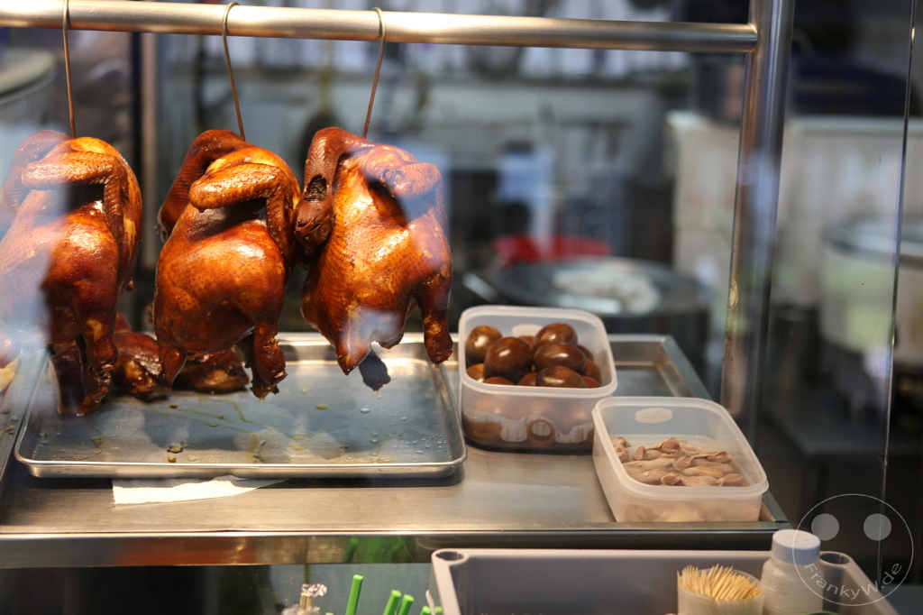 Singapur - Duck - marinated eggs - street food