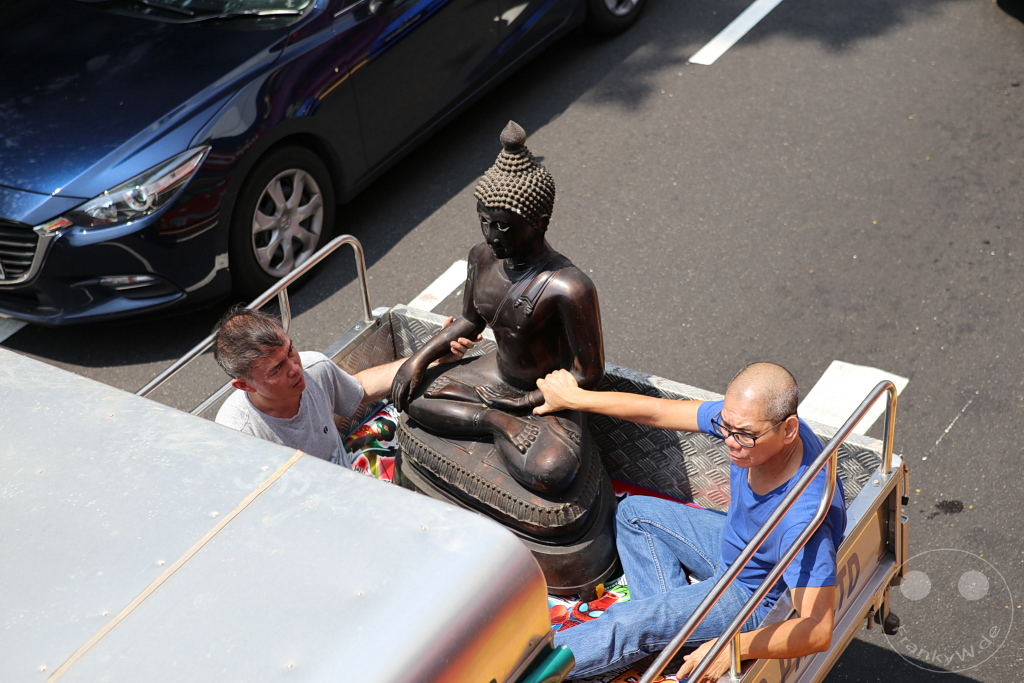 Singapur - street life - Buddha on tour