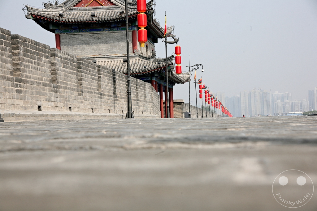 China - Xi'an - street scene - City Wall