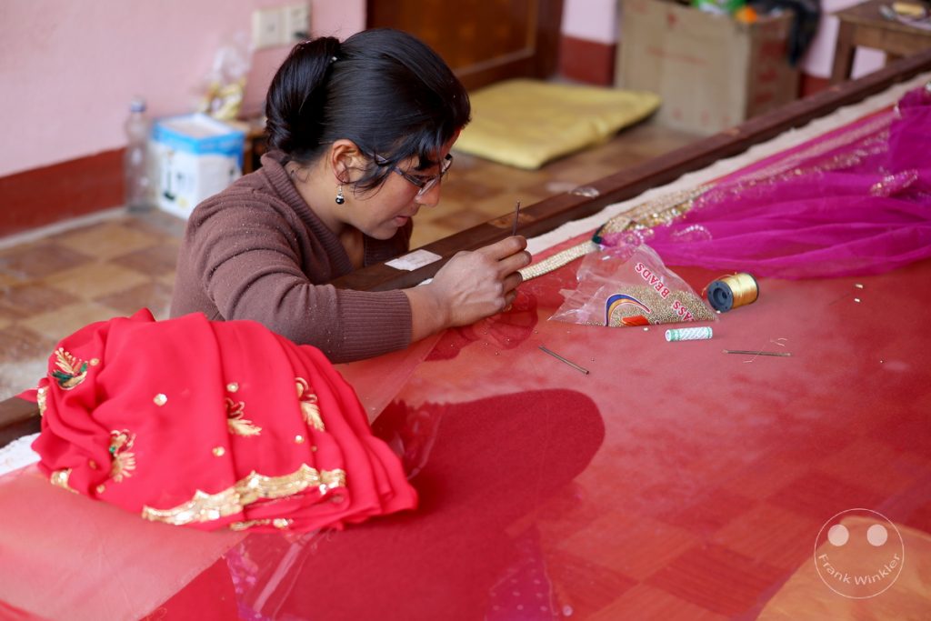 Nepal - Kathmandu - Bungamati - glass beads