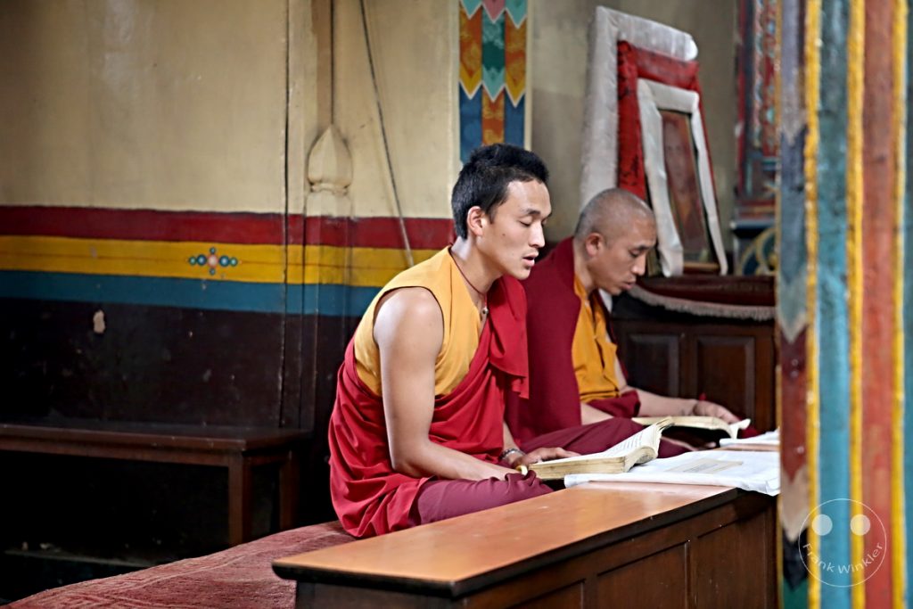Nepal - Kathmandu - Swayambhunath Stupa - monks