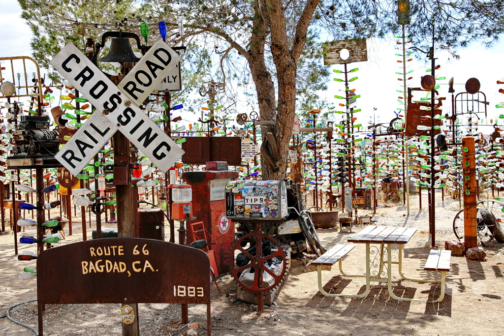 Kalifornien - Oro Grande - Elmer’s Bottle Tree Ranch