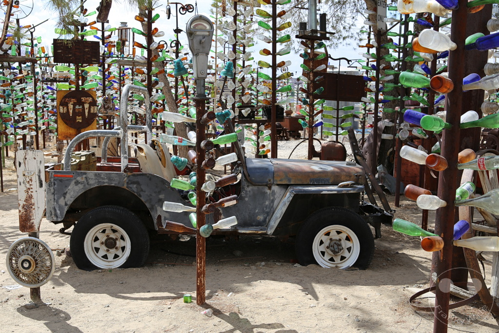 Kalifornien - Oro Grande - Elmer’s Bottle Tree Ranch