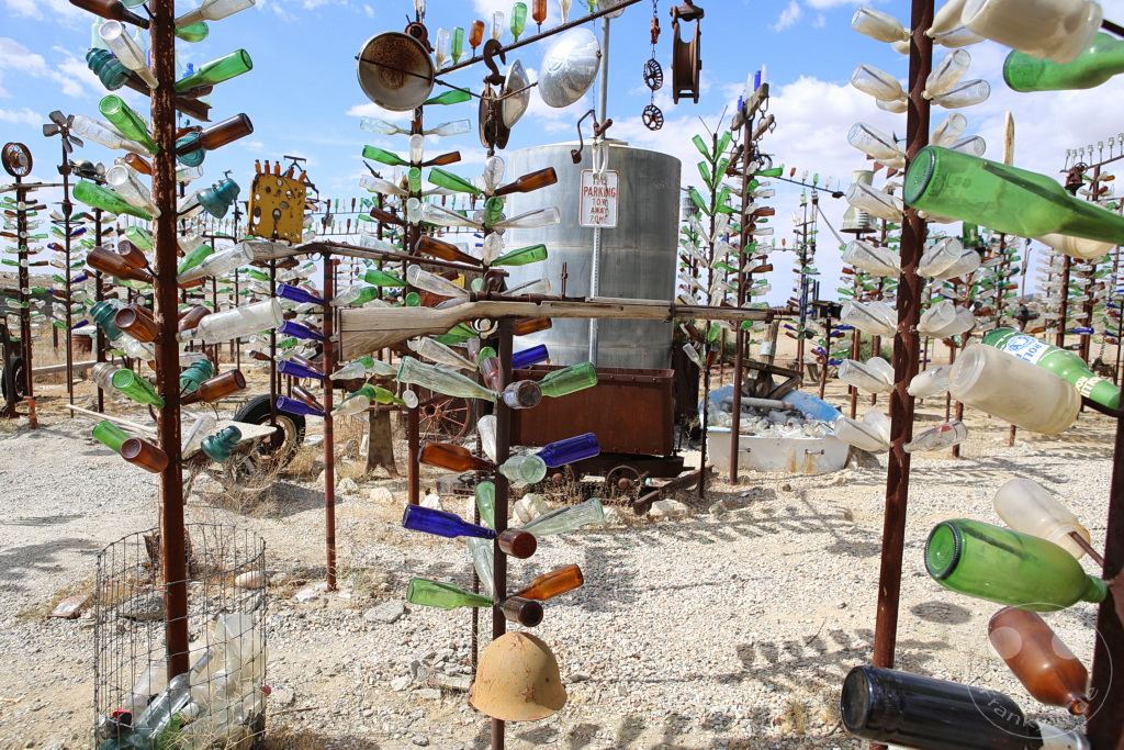 Kalifornien - Oro Grande - Elmer’s Bottle Tree Ranch