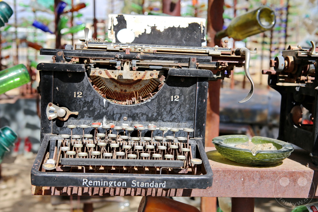 Kalifornien - Oro Grande - Elmer’s Bottle Tree Ranch