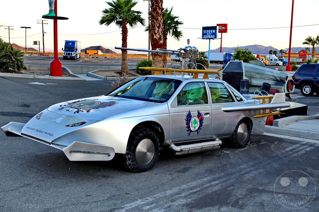 Kalifornien - Baker - Aliens