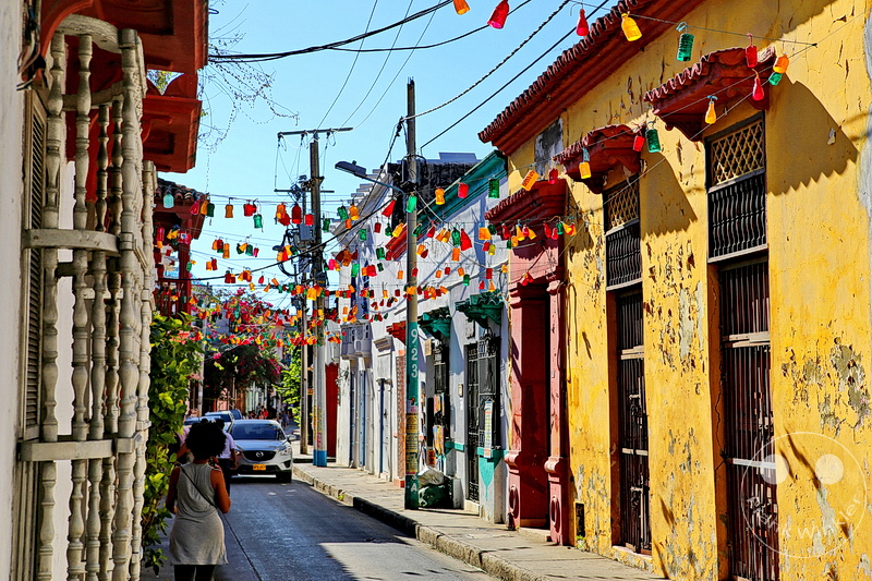 Kolumbien - Cartagena - bunte Dosen
