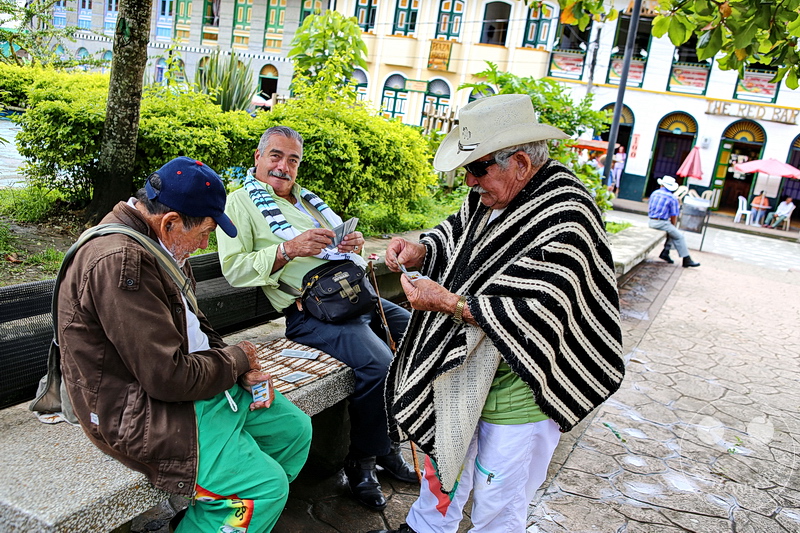 Kolumbien - Kaffeezone - Pijao - Zeitvertreib - Karten spielen