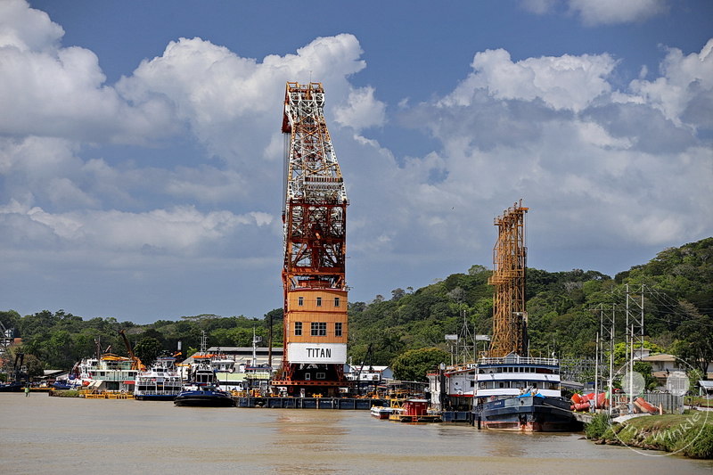 Panama City - Panama Kanal - Ladekran Titan