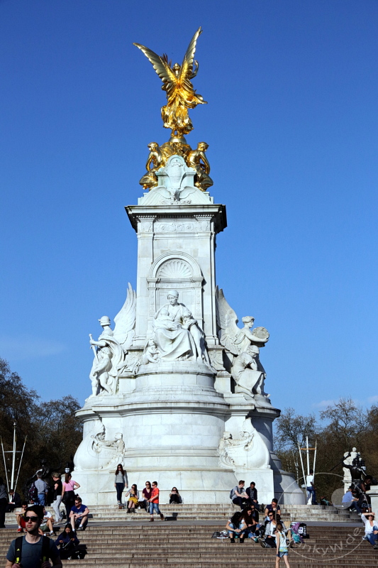 England - London - Victoria Memorial
