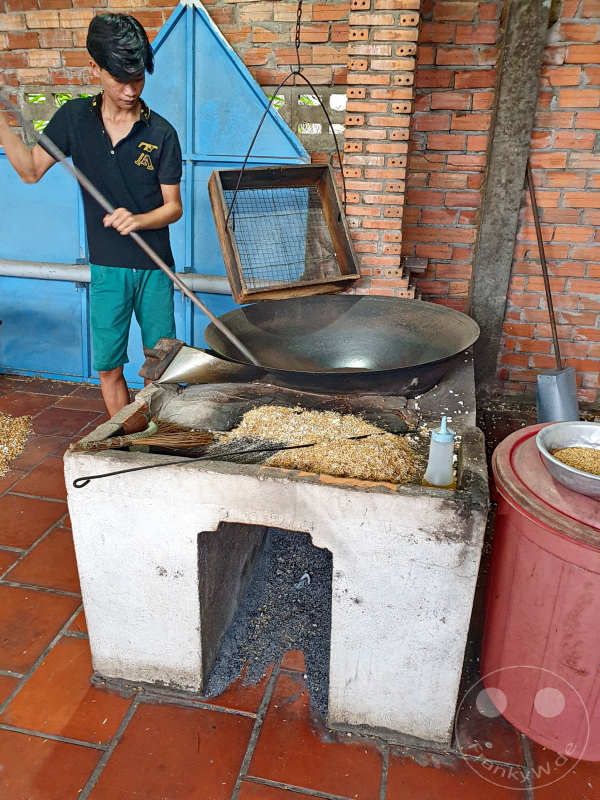 Vietnam - Mekong - Puffed rice production