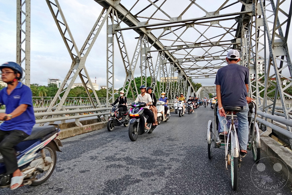 Vietnam - Hue - Truong Tien Bridge - Bicycle rickshaw