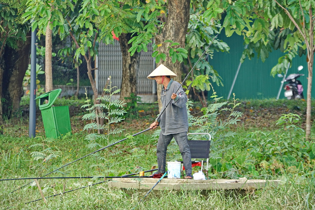 Vietnam - Hue - Angler - Perfume River