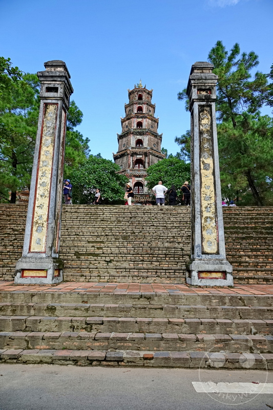 Vietnam - Hue - Pagoda of the Celestial Lady