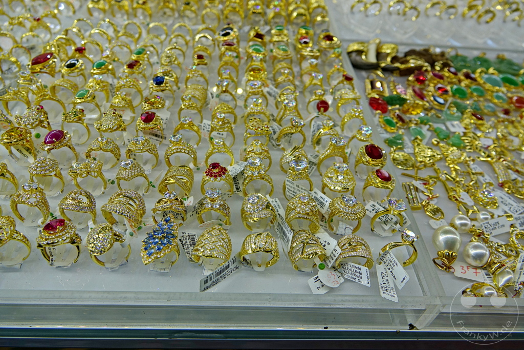 Vietnam - Hue - gold rings with gemstones