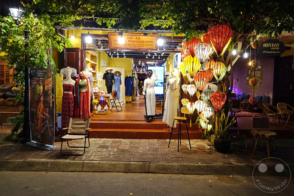 Vietnam - Hoi An by night - Laterns and Costumes at a photographer