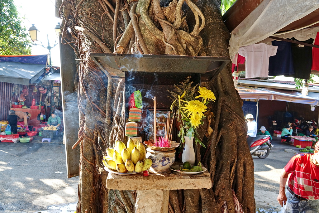 Vietnam - Hoi An- Street Market - Sacrificial offerings