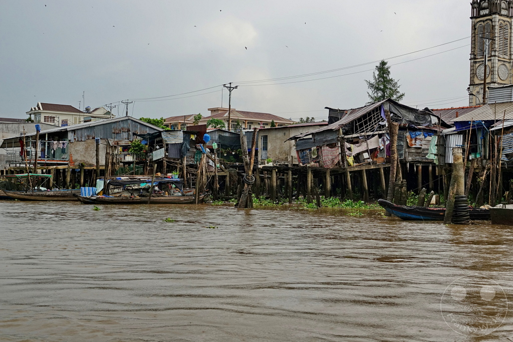 Vietnam - Mekong - Pile houses