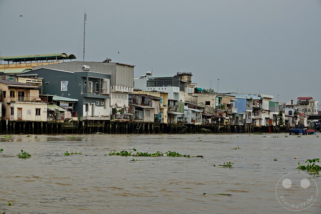 Vietnam - Mekong - Pile houses