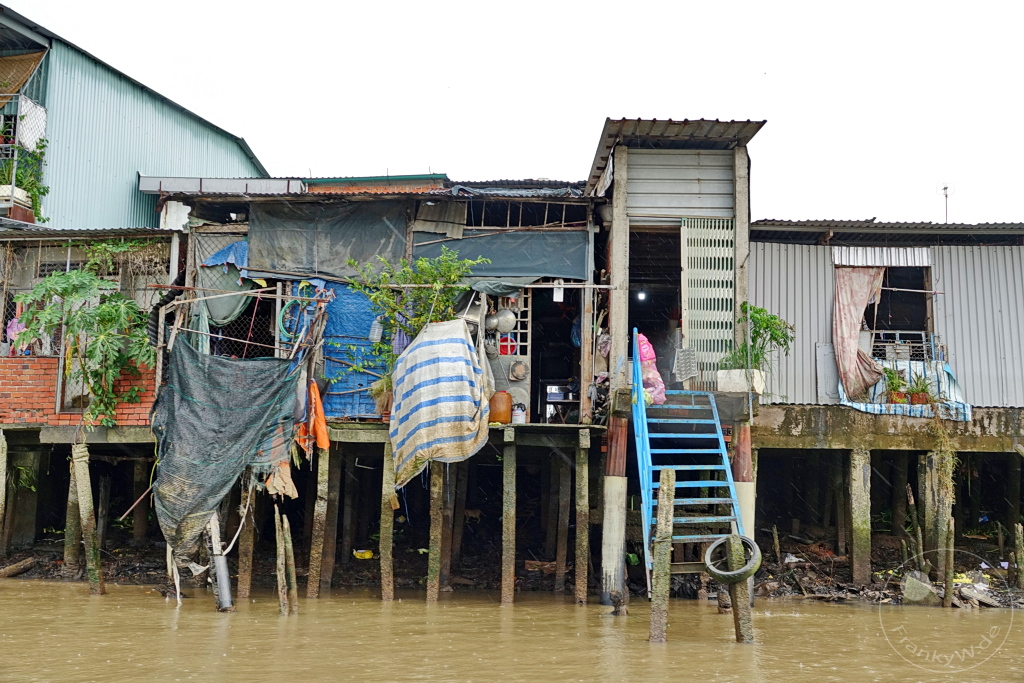 Vietnam - Mekong - Pile houses