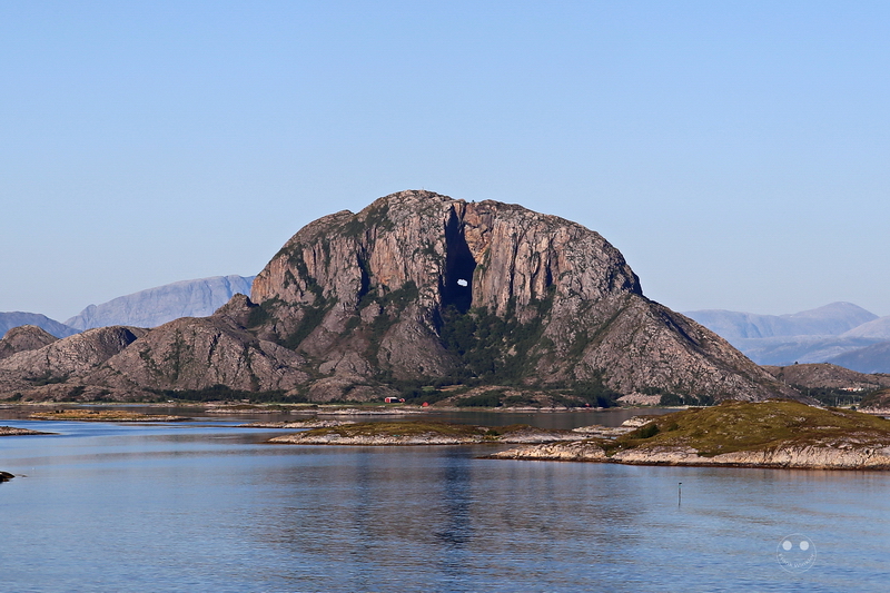 Norway - Berg mit Loch - Torghatten