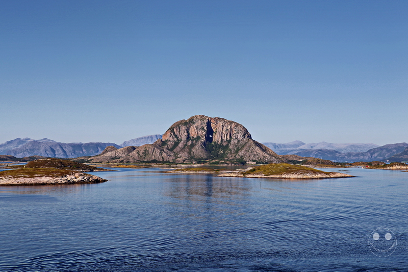 Norway - Berg mit Loch - Torghatten