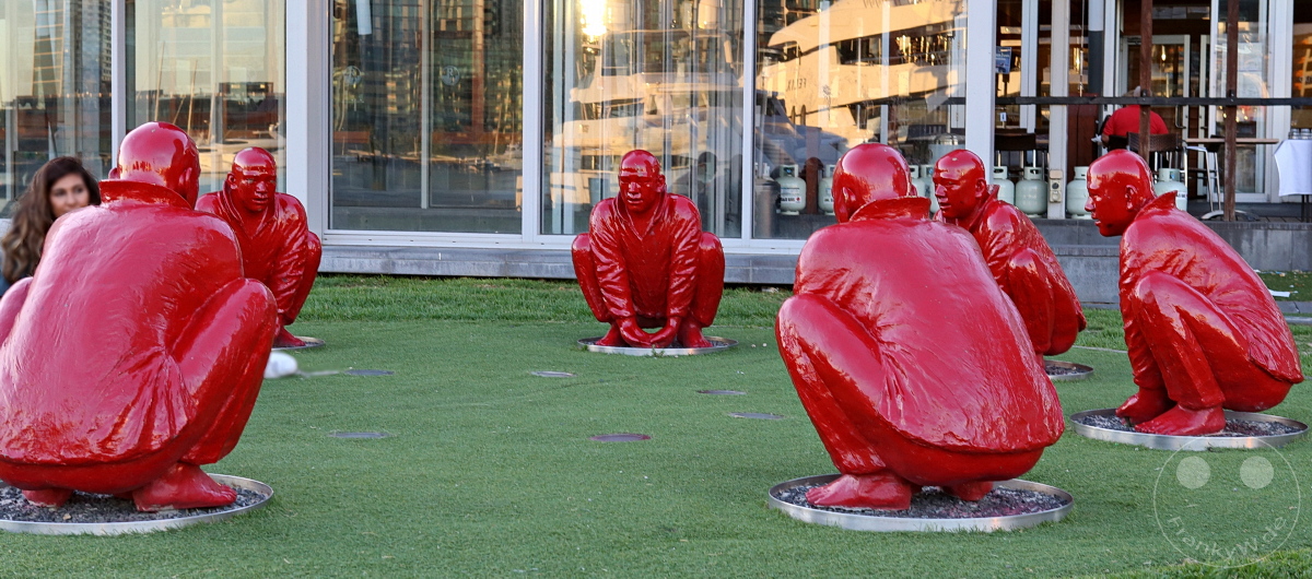 Australia - Melbourne - Docklands - sculpture "Meeting 1" by Wang Shugang