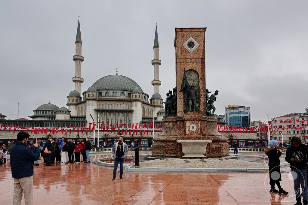 Turkey - Istanbul - Taksim Moschee -Taksim Republic Monument - Taksim Square