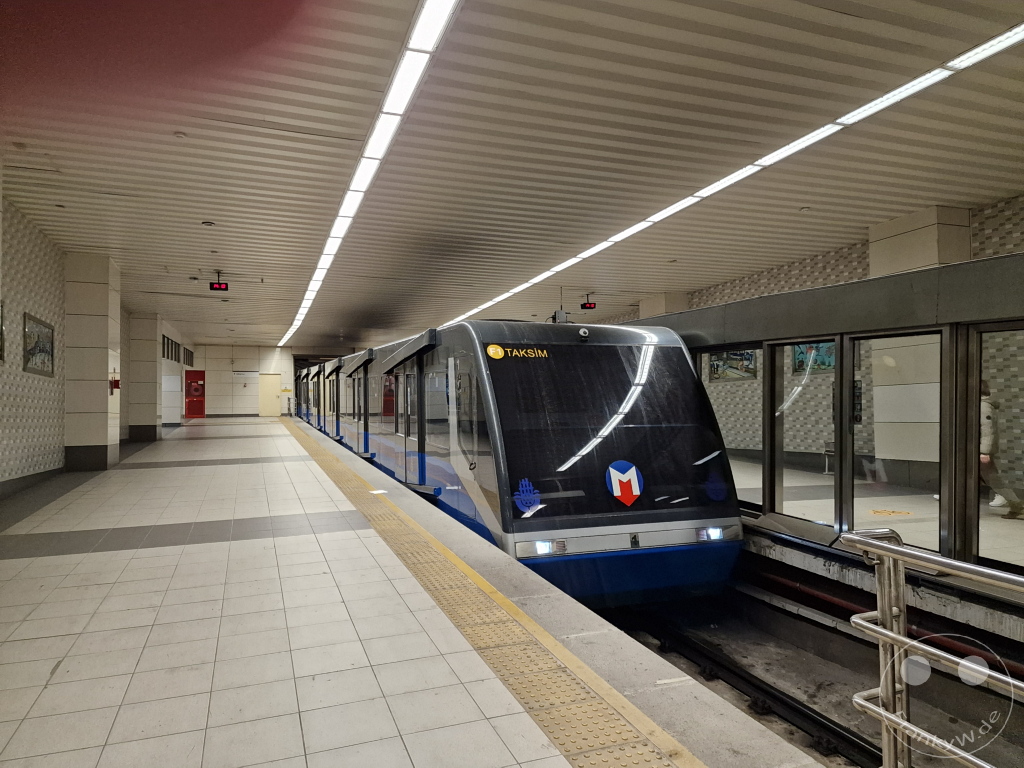 Turkey - Istanbul - Metro - Taksim