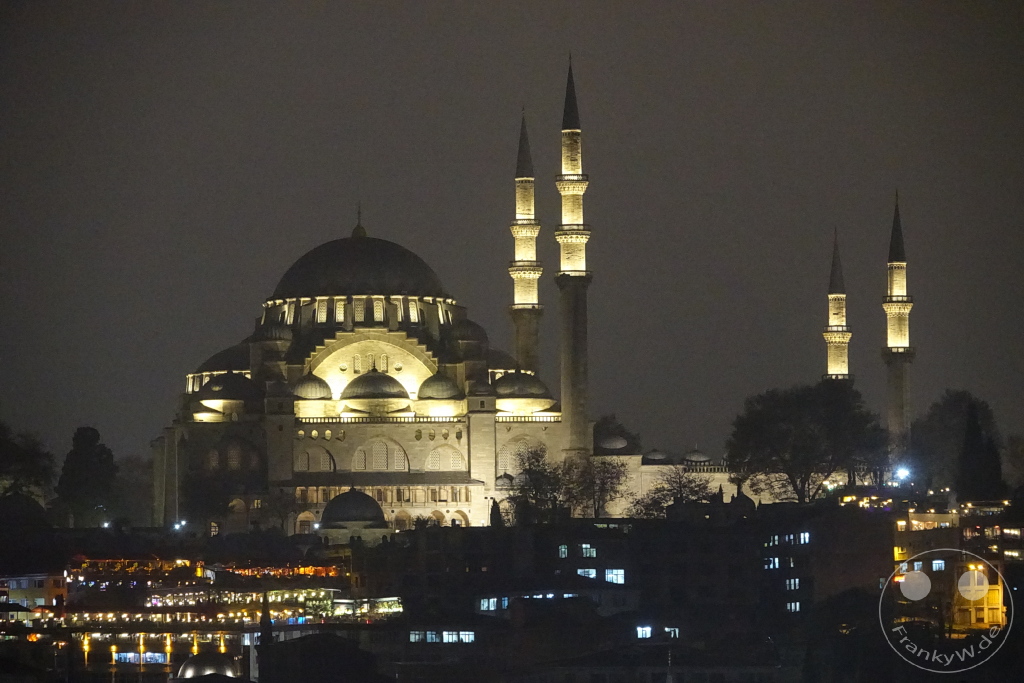 Turkey - Istanbul - illuminated Suleymaniye mosque