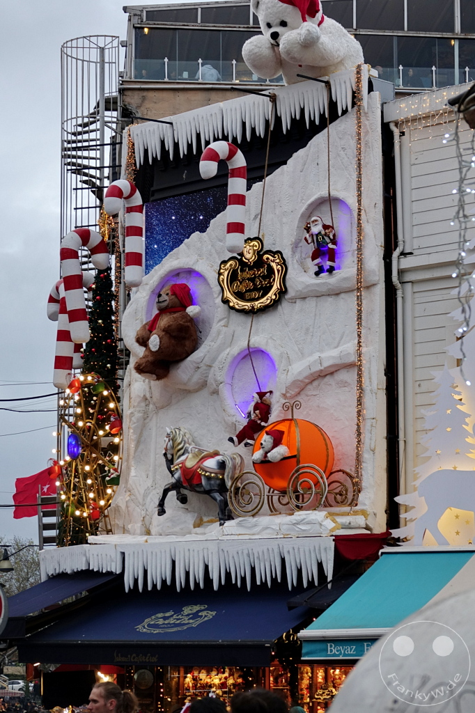 Turkey - Istanbul - Kadıköy - Patisserie and Cafe Erol with Christmas decoration