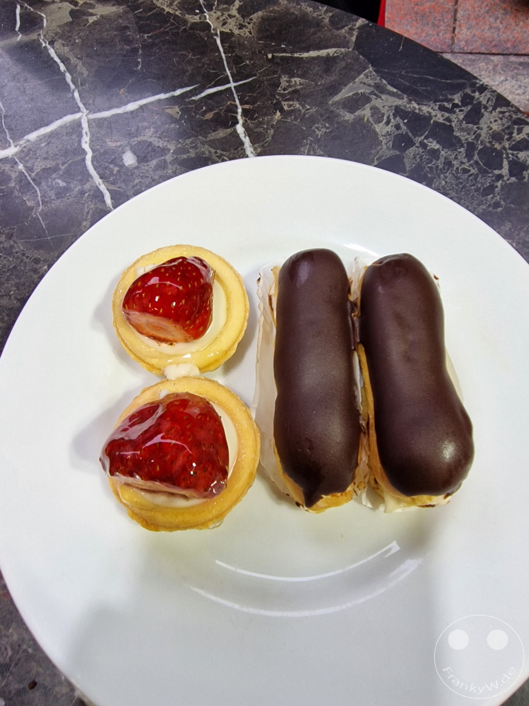 Turkey - Istanbul - Kadıköy - Eclair and Strawberry tartlets