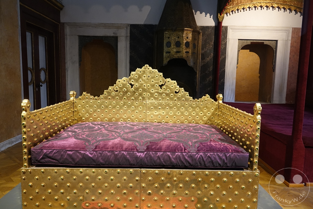 Turkey - Istanbul - Topkapi Palace - golden bed