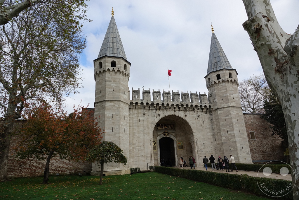 Turkey - Istanbul - Topkapi Palace - Entrance to the Second Court is through the Gate of Salutation