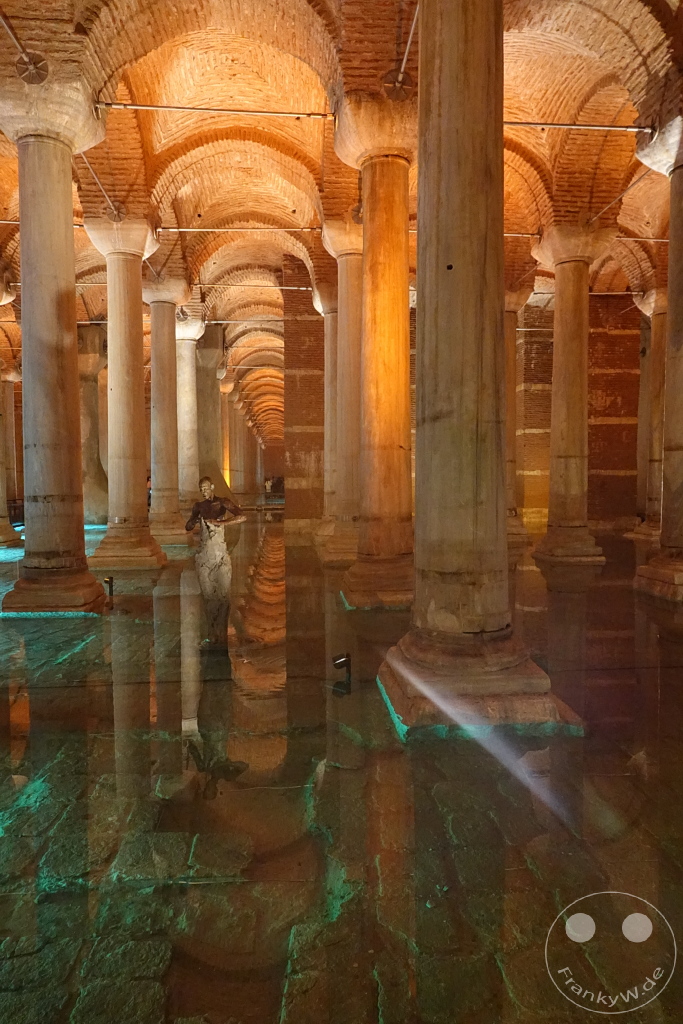 Turkey - Istanbul - Cisterna Basilica - Yerebatan Cisterna - Sculpture