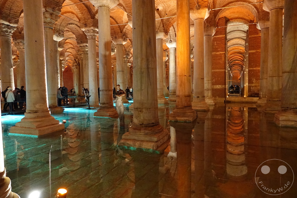 Turkey - Istanbul - Cisterna Basilica - Yerebatan Cisterna - Sculpture