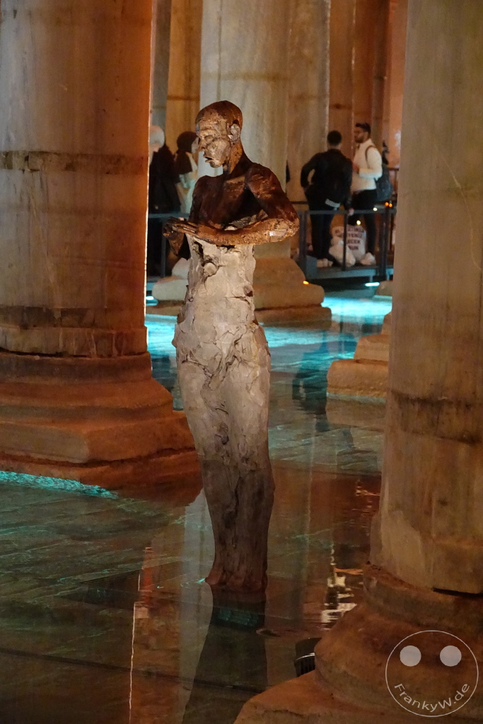 Turkey - Istanbul - Cisterna Basilica - Yerebatan Cisterna - Sculpture
