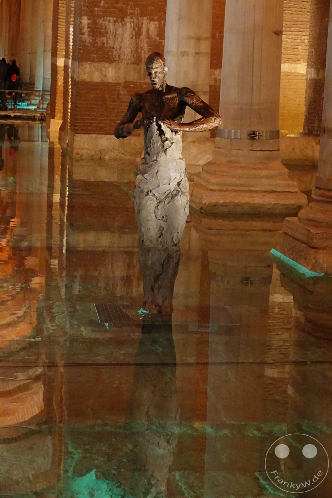 Turkey - Istanbul - Cisterna Basilica - Yerebatan Cisterna - Sculpture