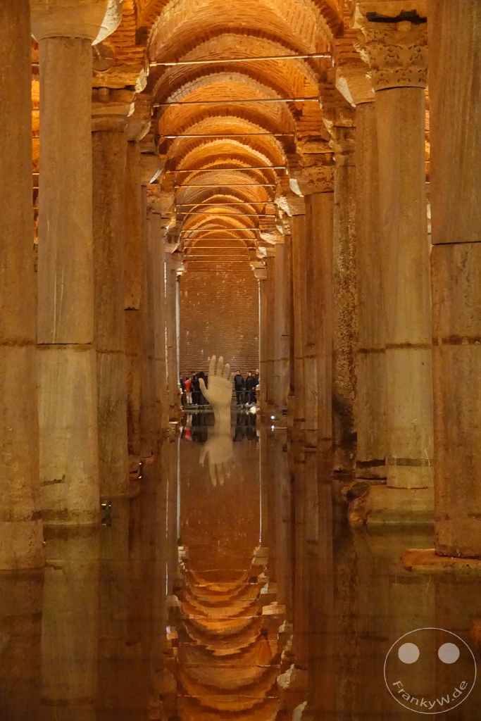 Turkey - Istanbul - Cisterna Basilica - Yerebatan Cisterna - Hand Sculpture
