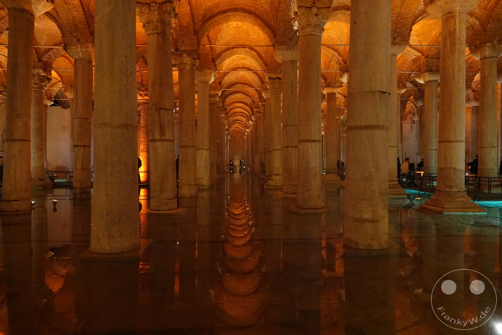Turkey - Istanbul - Cisterna Basilica - Yerebatan Cisterna - Hand Sculpture