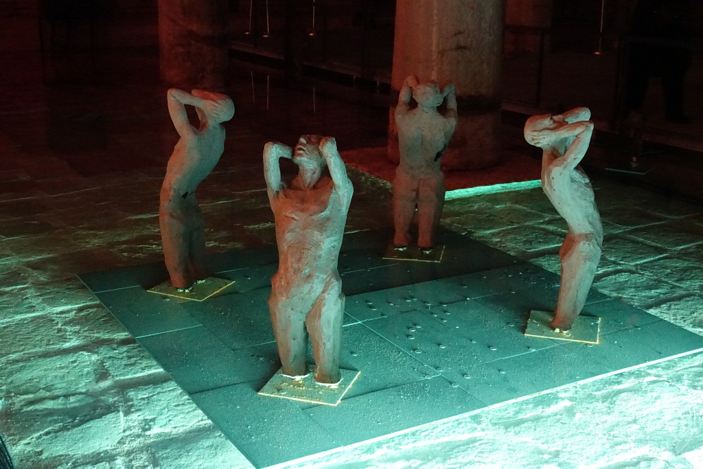 Turkey - Istanbul - Cisterna Basilica - Yerebatan Cisterna - Sculpture