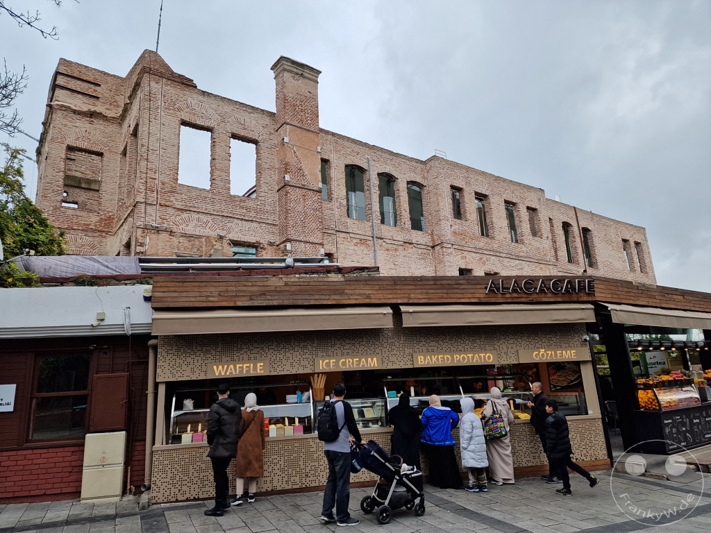 Turkey - Istanbul - Ortaköy - Alaca Cafe