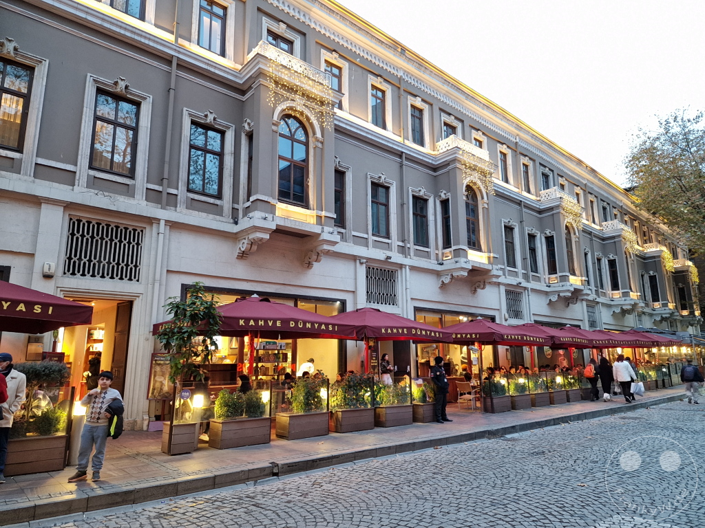 Turkey - Istanbul - Beşiktaş - Kahve Dünyası