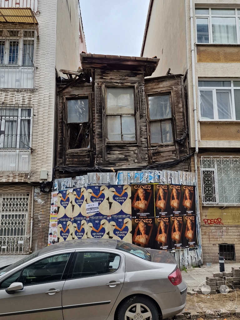 Turkey - Istanbul - Kadikoy - Old Wooden House Ruin - 32 Elmalı Çeşme Sk.