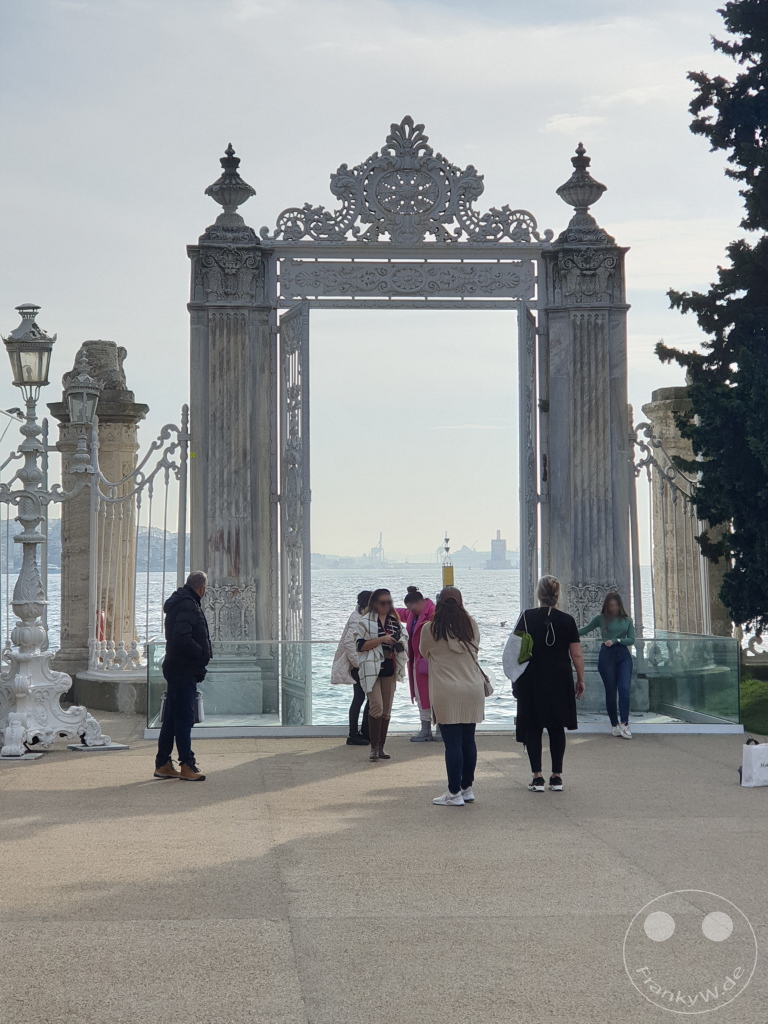 Turkey - Istanbul - Dolmabahçe-Palast - The gateway to the Bosporus