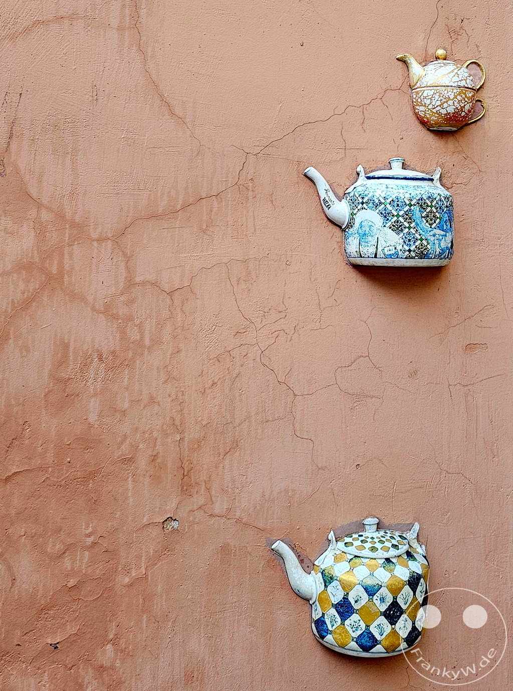 Litauen - Vilnius - Bernardinų g. / Pilies g. - Teekannen in der Wand